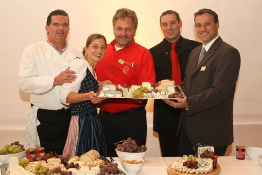  Finale Wahl zum Käsesommelier des Jahres 2008
Gerold Scheucher, Iris Vigne, Herbert Schober, Ronald Häsele und Herbert Gundacker
http://pressefotos.at/m.php?g=1&u=62&dir=200810&e=20081002_a&a=event