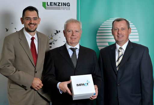  Europapier und Lenzing Papier helfen CO2 sparen,   
v.l.n.r.: DI Markus Schinerl (Berater für Umweltmanagement), DI Ernst Brunbauer (Geschäftsführer der Lenzing Papier GmbH), Werner Hartmann (Vorstandsmitglied der Europapier Gruppe)

http://pressefotos.at/m.php?g=1&u=1&dir=200810&e=20081003_e&a=event