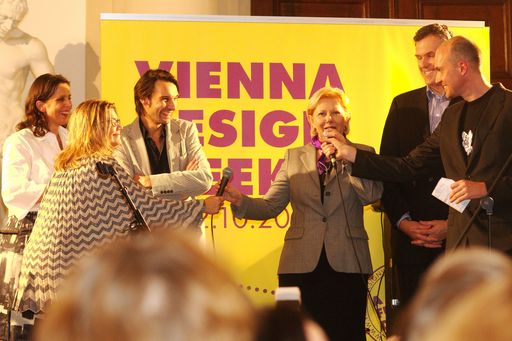 Die Neigungsgruppe Design (Tulga Beyerle, Lilli Hollein, Thomas Geisler) mit Brigitte Jank (Präsidentin der Wirtschaftskammer Wien), Christoph Thun-Hohenstein (Geschäftsführer departure wirtschaft, kunst und kultur gmbh) und Moderator Christopher Wurmdobler (Falter).