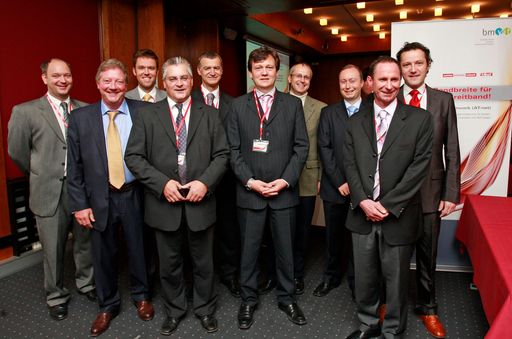  Im Bild v.l.n.r.: Jan-Martin Freese, Jakob Kuess, Emmanuel Glenck, Peter Schark, Alfred Ruzicka, Alexander Chloupek, Andreas Starzacher, Josef Faller, Klaus Kienzl und Joachim Seidler Vortragende bei austrian electronic network Info-Day in Villach
http://pressefotos.at/m.php?g=1&u=71&dir=200810&e=20081003_i&a=event