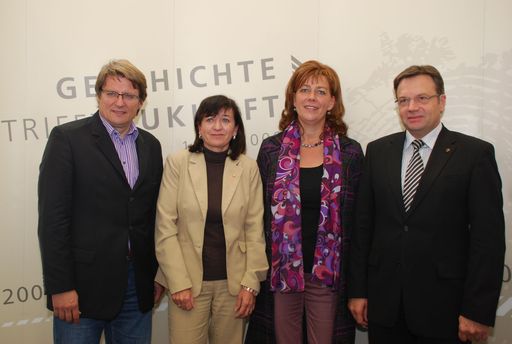 von li nach re: LHStv Hannes Gschwentner, LRin Beate Palfrader, LRin Sabina Kasslatter Mur und LH Günther Platter stellten heute die Schwerpunkte zum Gedenkjahr 2009 vor.
