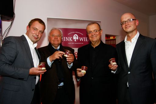 Vorschau Bild von Im Bild v.l.n.r.: Wolgang Nemeth (Geschäftsführer Hink), Starkoch Eckart Witzigmann, Peter Spak sen. (Eigentümer und Geschäftsführer Hink), Peter Spak jun.  (Geschäftsführer Hink)