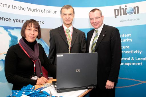  Veranstaltung "Tirol im Breitbandfieber" - Informationstag zum Beginn der dritten Ausschreibung des Förderprogrammes AT:net des Bundesministeriums für Verkehr, Innovation und Technologie (BMVIT); Impulszentrum Schwaz, 10. Oktober 2008, im Bild (von links):  Renata Recic (Phion AG), Alfred Ruzicka (BMVIT Sektion V/Infra 7) und Johannes Tratter (Land Tirol)
http://pressefotos.at/m.php?g=1&u=57&dir=200810&e=20081010_a&a=event