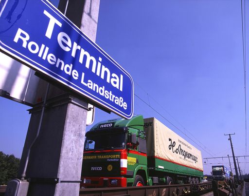 Von der Straße auf die Schiene - die Rollende Landstraße