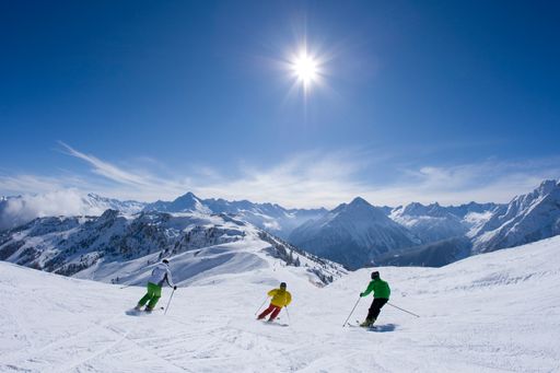 Nach einem sehr erfolgreichen Sommer 2008 ist das Interesse für den Winterurlaub im Zillertal sehr groß. Absolute Schneegarantie, das herrlichste Panorama der Alpen und kulinarische Highlights auf den Hütten zeichnen das leidenschaftlichste Tal der Alpen aus.