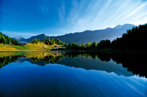 Das Wandern ist des ... - Fotografen Lust. Knackige Farben und goldenes Licht machen den Herbst zu einer fotografisch besonders ergiebigen Jahreszeit.