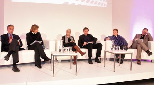 Enquete des Forschungsrats: Wissenschaft braucht Gesellschaft. v.l.n.r.: Peter Weingart (Uni Bielefeld), Gabriele Zuna-Kratky (Technisches Museum, Forschungsrat), Karin Harrasser (Moderation), Günther Mayr (ORF), Ulrike Felt (Uni Wien), Roland Haring (Ars Electronica Center)
http://pressefotos.at/m.php?g=1&u=52&dir=200810&e=20081016_a&a=event