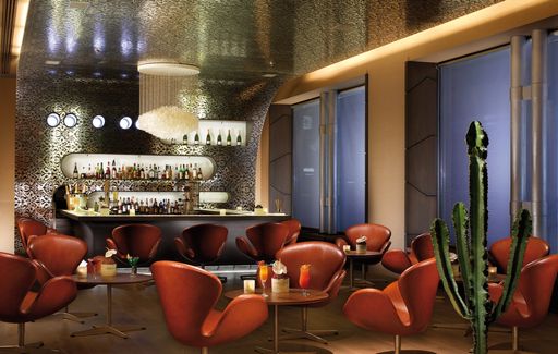 Vorschau Bild von Die in modernem italienischen Design gehaltene Europa Bar des Grand Hotel Europa gilt als In-Treffpunkt für Einheimische und Gäste in Innsbruck.