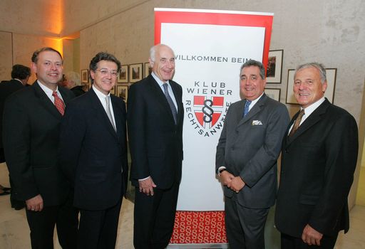  Treffen der Anwaltselite im Leopold Museum. Im Bild v.l.n.r.: Dr. Andreas Nödl, Dr. Michael Auer (Präs.der Wiener Rechtsanwaltskammer), Dr. Gerhard Benn-Ibler (Präs.der Österreichischen Rechtsanwaltskammer), Dr. Eric Heinke (Präs.des Klub Wiener Rechtsanwälte) und Dr. Hans Georg Heinke (ORF Legende).

Weitere Bilder unter: 
http://pressefotos.at/m.php?g=1&u=68&dir=200810&e=20081022_l&a=event