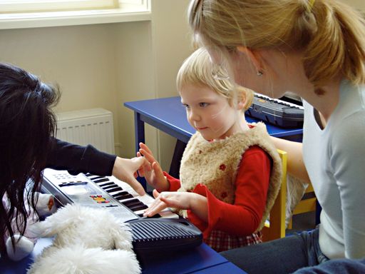  Musik, Spiel, Sprache und vor allem: Spaß am Lernen Ð dafür steht die englischsprachige Musik-Vorschule Musical Munchkins.at