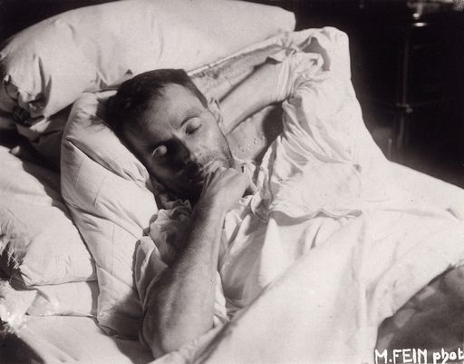 Vorschau Bild von Martha Fein - Egon Schiele im Totenbett, 1918;
Egon Schiele on his Deathbed; Fotografie; Photograph - Privatbestitz / Private Collection
