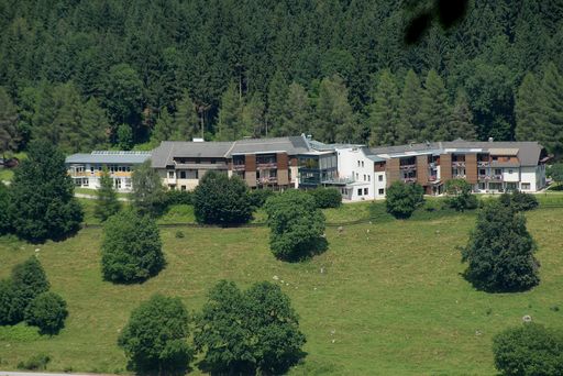 Die Diakonie Kärnten lädt die VertreterInnen der Medien herzlich zur Pressekonferenz: "25 Jahre Krankenhaus de La Tour - Therapiechance für Suchtkranke in Österreich und Südtirol" am Dienstag, dem 4.11. um 11.00 Uhr, im Stadt-Cafe Klagenfurt, Lidmanskygasse 8, im Innenhof des Hotels "Goldener Brunnen" ein.