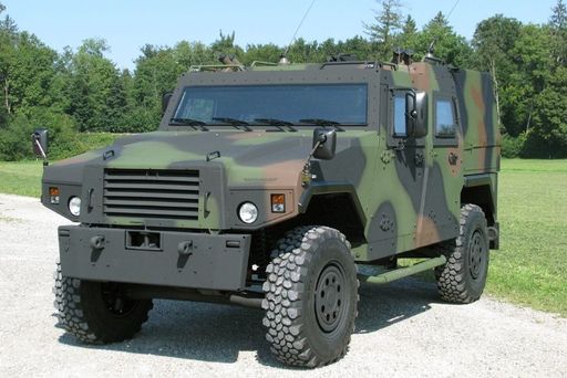 General Dynamics European Land Systems (GDELS) und das deutsche Bundesamt für Wehrtechnik und Beschaffung (BWB) haben einen Vertrag über die Lieferung von 198 geschützten Führungs- und Funktionsfahrzeugen vom Typ EAGLE IV 4x4 unterzeichnet. Mit dem EAGLE IV setzt GD ELS den Standard im Bereich geschützter Radfahrzeuge in der Gewichtsklasse bis 9 Tonnen. Der EAGLE IV ist 5.40 m lang, 2.40 m hoch, 2.16 m breit und bietet Platz für bis zu 5 Personen.
