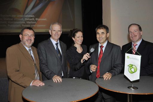 ÖAKR-Herbstgespräch 2008 in Krems - v.l.n.r.: Ing. Gerhard Burger (Wasserwerk Krems, Betriebsleitung), BIM a. D. KommR. Wilfried Kugler (Kugler GmbH), Judith Weissenböck, (ORF NÖ, Moderation), Mag. Karl Aigner (ÖAKR-Obmann-Stv.), Dr. Christian Keri (Lebensministerium)
http://pressefotos.at/m.php?g=1&u=38&dir=200811&e=20081113_k&a=event