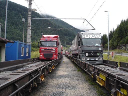 Lkw auf der Schiene - die ROLA machts möglich