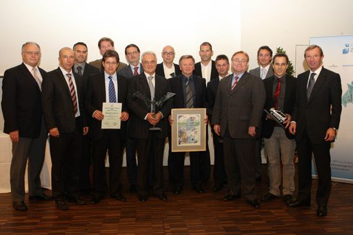 Vorschau Bild von Im Bild alle Preisträger der Kategorien 'Innovation', 'Unternehmensgründung' und 'Lebenswerk'.