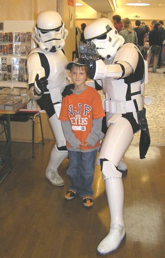  Österreichs größte Comicveranstaltung, gegründet 1993, bietet 100.000 COMICS, Filme, Figuren + Raritäten und als Highlight die 4. Österr. Star Wars Fan-Convention mit vielen Gästen aus dem Ausland - große Kostümshow mit Laserschwert Schaukämpfen!
