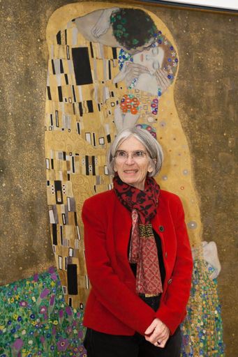 Donna Leon vor Gustav Klimts "Kuss" (1908)
http://pressefotos.at/m.php?g=1&u=66&dir=200811&e=20081120_a&a=event