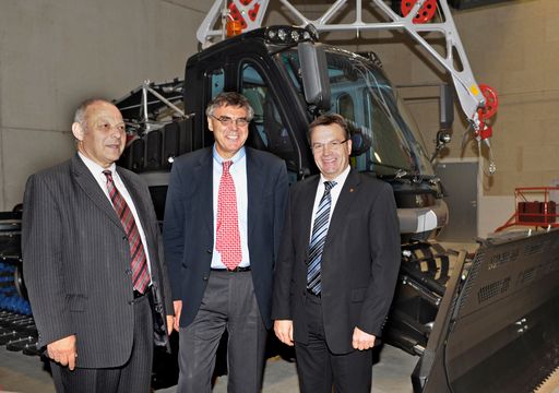 Präsident Michael Seeber, flankiert von Landeshauptmann Luis Durnwalder (Südtirol, links) und Landeshauptmann Günther Platter (Tirol) - Eröffnung Seilbahn Leitner in Telfs