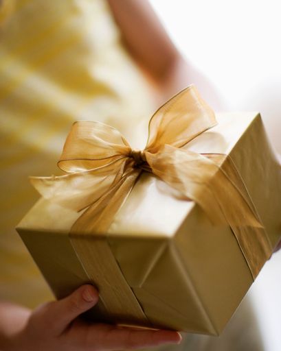 Sonderedition aller 38 Original-Bach-Blüten in dekorativer Box. Die Frage nach dem eigenen Ich begleitet uns ein ganzes Leben lang und bleibt immer gleich spannend. Bach-Blüten sind eine Einladung zum besseren Kennenlernen der eigenen Persönlichkeit.