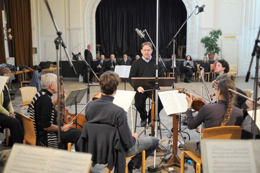 Vorschau Bild von Als IT-Unternehmen ist First Data auf der ganzen Welt für das reibungslose Funktionieren von Kreditkartenzahlungen und Bankomatabhebungen zuständig. Einspielung durch die Camerata Schulz unter Emanuel Schulz