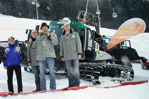  Kid Rock am Zielhang der Schladminger Planai. Vlnr. Planaichef Albert Baier, Bgm. Jürgen Winter, Kid Rock, Tourismuschef Kurt Pfleger.
Weitere Bilder unter: 
http://pressefotos.at/m.php?g=1&u=55&dir=200812&e=20081207_s&a=event