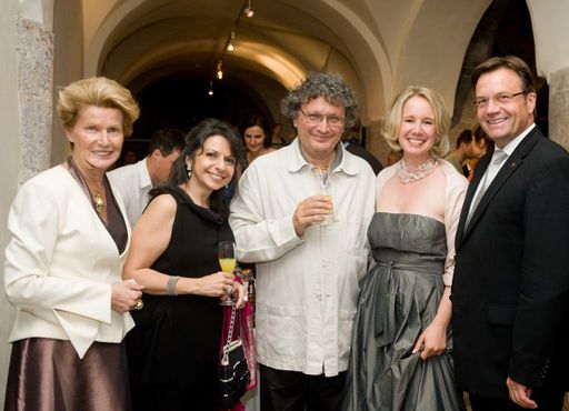Bürgermeisterin Hilde Zach, Roubina Saidkhanian, Festwochenchef René Jacobs, GF Sarah Wilson, LH Günther Platter (vlnr) anlässlich der Premiere von Händels Belshazzar in Innsbruck, August 2008