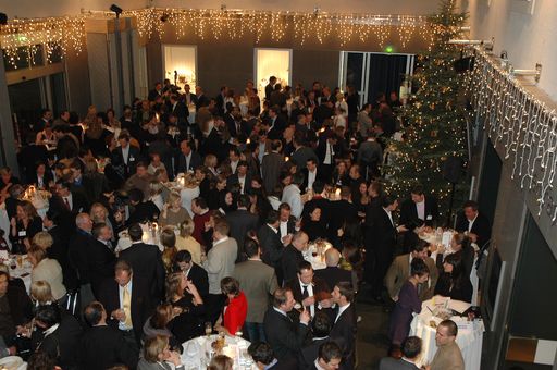 Vorschau Bild von Gestern, Mittwochabend, fand die Weihnachtsfeier der E-Business-Community im festlichen Innenhof des Hauses der Musik in Wien statt.