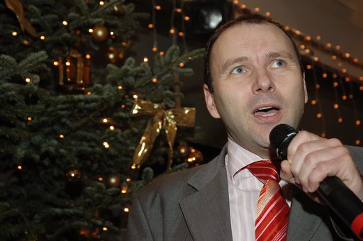  APA-Geschäftsführer Peter Kropsch bei der Weihnachtsfeier der E-Business-Community im festlichen Innenhof des Hauses der Musik in Wien.