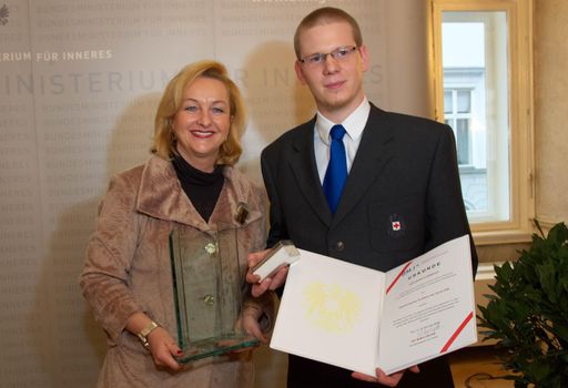 Copyright: BMI/Alexander TUMA, 16.12.2008 Wien, Maria FEKTER, Markus HERNDLER, Österreichischer ZIVILDIENER des Jahres 2008