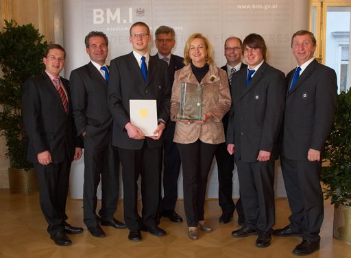 Vorschau Bild von Copyright: BMI/Alexander TUMA, 16.12.2008 Wien, Maria FEKTER, Markus HERNDLER, Franz LEISCH, Werner KERSCHBAUM, Österreichischer ZIVILDIENER des Jahres 2008