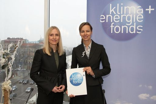  Klimawandel löst beim Einzelnen keine emotionale Betroffenheit aus - im Bild v.l.n.r. Dr. Eveline Steinberger (Klima- und Energiefonds) und Dr. Sophie Karmasin (Karmasin Motivforschung) 
http://pressefotos.at/m.php?g=1&u=43&dir=200901&e=20090113_k&a=event