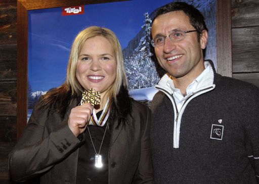 Der Tirol Berg ist bei jeder Ski WM der Treffpunkt für Sportler, Prominenz und Wirtschaftstreibende. Im Bild: Anja Pärson (li.) mit Josef Margreiter, GF der Tirol Werbung, im Rahmen des Tirol Berges bei der Ski-WM 2007 in Aare.