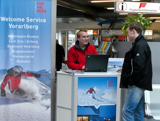  Mit einem neuen Vorarlberg-Welcome-Service werden ankommende Urlaubsgäste am Flughafen Friedrichshafen noch besser informiert und persönlich beraten.