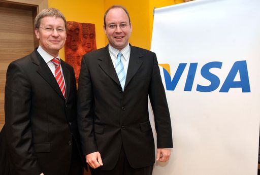 Zweistelliges Wachstum bei Ausgaben mit Visa Karten in Europa 2008. Im Bild v.l.n.r.: Kurt Tojner (Country Manager Österreich Ungarn, Visa Europe), Jörg Metzelaers (Regional Manager Österreich, Schweiz, Ungarn und Slowenien, Visa Europe). Weitere Bilder unter:
http://pressefotos.at/m.php?g=1&u=1&dir=200901&e=20090121_v&a=event