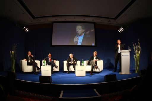 Vorschau Bild von Diskussionsrunde von links nach rechts: Leo Szemeliker, Burkhard Ernst, Helmut Lederer und Ingo Natmessnig