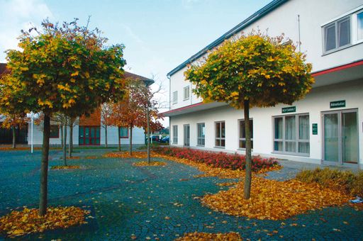  Der wunderschöne Marktplatz in Schlüßlberg lädt zum Verweilen ein - die beste Lage für das neue Gastronomieobjekt.