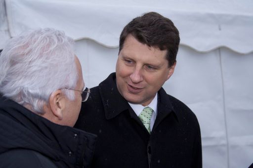 Vorschau Bild von Der lettische Umweltminister Raimonds Vejonis (re) mit dem Vorstandsvorsitzenden der BDI Wilhelm Hammer
