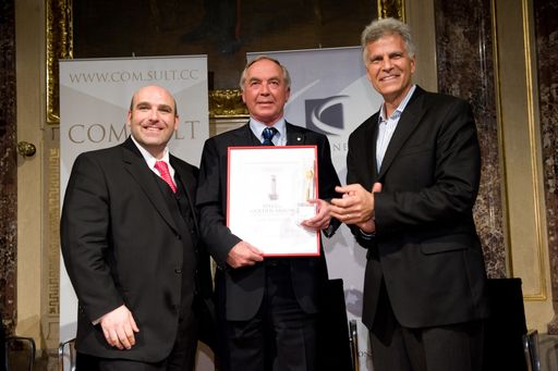 Lifetime Achievement Award 09. Im Bild v.l.n.r.: com.sult-Initiator David Ungar-Klein, Preisträger Karl Schranz und Schwimmlegende Mark Spitz