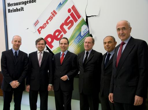 Im Bild v.l.n.r.: Hansjörg Hosp (Chief Operating Officer Gewista), GD Dr. Alexander Wrabetz (Generaldirektor ORF), Mag. Günter Thumser (Präsident des Markenartikelverbandes, Präsident Henkel CEE), Gilles Pacault (Vice President Prodimarques France), Mariusz Jan Demner (Demner, Merlicek & Bergmann), Dr. Thomas Oliva (Geschäftsführer des Markenartikelverbandes).