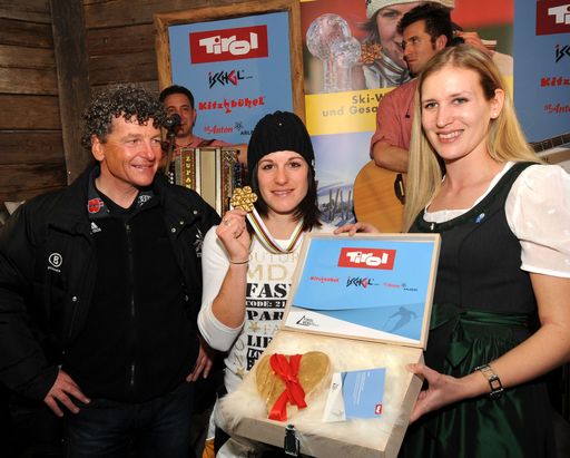 Das goldene Tiroler Herz erhält jede Medaillengewinnerin, die den TirolBerg besucht. Und die Tiroler haben ihr Herz für die supersympathische Katy Hölzl schnell entdeckt.
