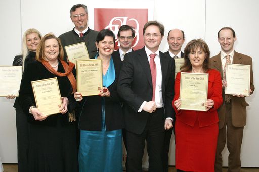 (v.l.n.r.) Ing. Andrea Mayer, AIM - Training, Gabriele Riedl, trilog G. Riedl KG, Dr. Bernhard Rupp, MBA, Honorarprofessor an der IMC Fachhochschule Krems, Leiter der Abteilung Gesundheitswesen der AKNÖ, Mag.a Monika Herbstrith, Impuls & Wirkung - Herbstrith Management Consulting GmbH, Dr. Thomas Starlinger: Fiebinger, Polak, Leon & Partner Rechtsanwälte GmbH, Mag. Manfred Hämmerle, IIR Österreich GmbH, MR Dr. Johann Kurz, Bundesministerium für Gesundheit, Familie und Jugend
Edith Bayer, burn on, DI Dr. Michael Walter, Bundesministerium für Verkehr, Innovation und Technologie