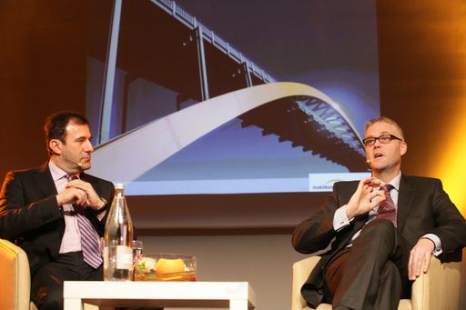  Dipl.-Ing. Dr. Boris Nemsic, CEO Telekom Austria Group und mobilkom austria, und Tom Phillips, Chief Government & Regulatory Affairs Officer der GSMA, bei den Feierlichkeiten zum 10-jährigen Jubiläum der mobilkom austria group im Rahmen des Mobile World Congress in Barcelona.