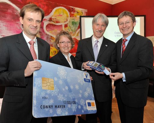 Im Bild v.l.n.r.: Harald Triplat (Vorstandsdirektor der card complete Service Bank AG), Jutta Müller-Liefeld (Vice President Head of Regional V PAY Marketing bei Visa Europe), Dr. Heimo Hackel (Vorstandsvorsitzender card complete Service Bank AG), Kurt Tojner (Country Manager Österreich Ungarn, Visa Europe), Fotos Niko Formanek