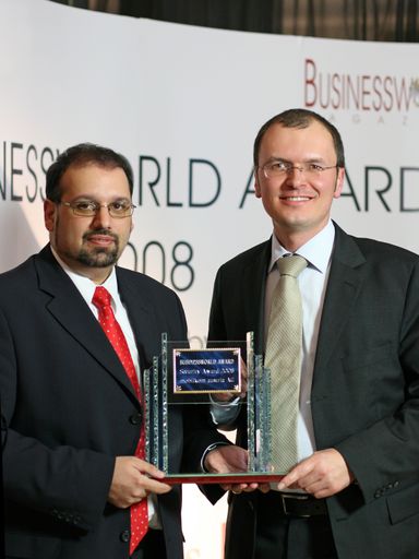Dr. Reinhard Zuba, Bereichsleiter Marketing mobilkom austria, und Alexandros Osyos, Projektleiter A1 Internet Security, nahmen den Security Award für die Sicherheitslösung A1 Internet Security am 26. Februar 2009 entgegen.
