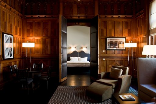 Vorschau Bild von Mit neuer Website, Markenauftritt, Logo und Unternehmensstandort präsentiert sich die Robert Wolte & Partner GmbH als exklusiver Inneneinrichter internationaler Top-Hotellerie wie z.B. die Suite im Rocco Forte Hotel de Rome in Berlin zeigt.