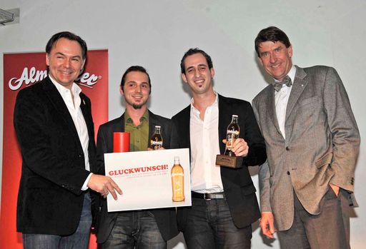 Almdudler Hütten-Challenge - 1. Platz - Projekt PAVILL.ALM - v.l.n.r.: Gerhard Schilling, Thomas Kletz, Cornelius Bletsas, Univ. Prof. Dipl.-Ing. Christoph Achammer
http://pressefotos.at/m.php?g=1&u=38&dir=200903&e=20090306_a&a=event