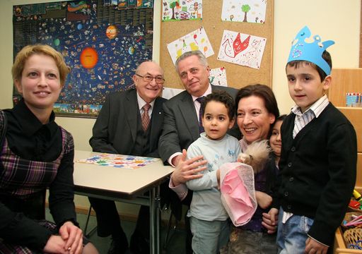 Im Bild v. l. n. r.: Wiener Städtische Vorstandsdirektorin Dr. Judit Havasi, Wiener Städtische Generaldirektor Dr. Günter Geyer gemeinsam mit Sozial- und Arbeitsminister Rudolf Hundstorfer und Frauenministerin Gabriele Heinisch-Hosek beim Besuch im Betriebskindergarten der Wiener Städtischen Versicherung.