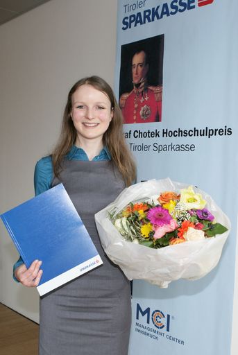 Vorschau Bild von Nach dem Wissenschaftspreis der Wirtschafskammer 2008 überzeugte die MCI-Absolventin Mag. (FH) Manuela Wiesinger (im Bild) mit ihrer Diplomarbeit auch die hochkarätige Jury des mit 3.000 Euro dotierten Graf Chotek Hochschulpreises 2009 für den besten akademischen Nachwuchs.