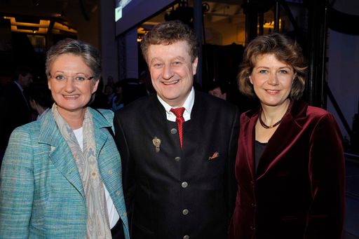 Auftaktveranstaltung 100 Jahre Technisches Museum Wien - v.l.n.r.: Claudia Schmied (Unterrichtsministerin), Wolfgang Heckl (Generaldirektor Deutsches Museum München),  Gabriele Zuna-Kratky (Direktorin Techn. Museum Wien)
http://pressefotos.at/m.php?g=1&u=38&dir=200903&e=20090312_t&a=event